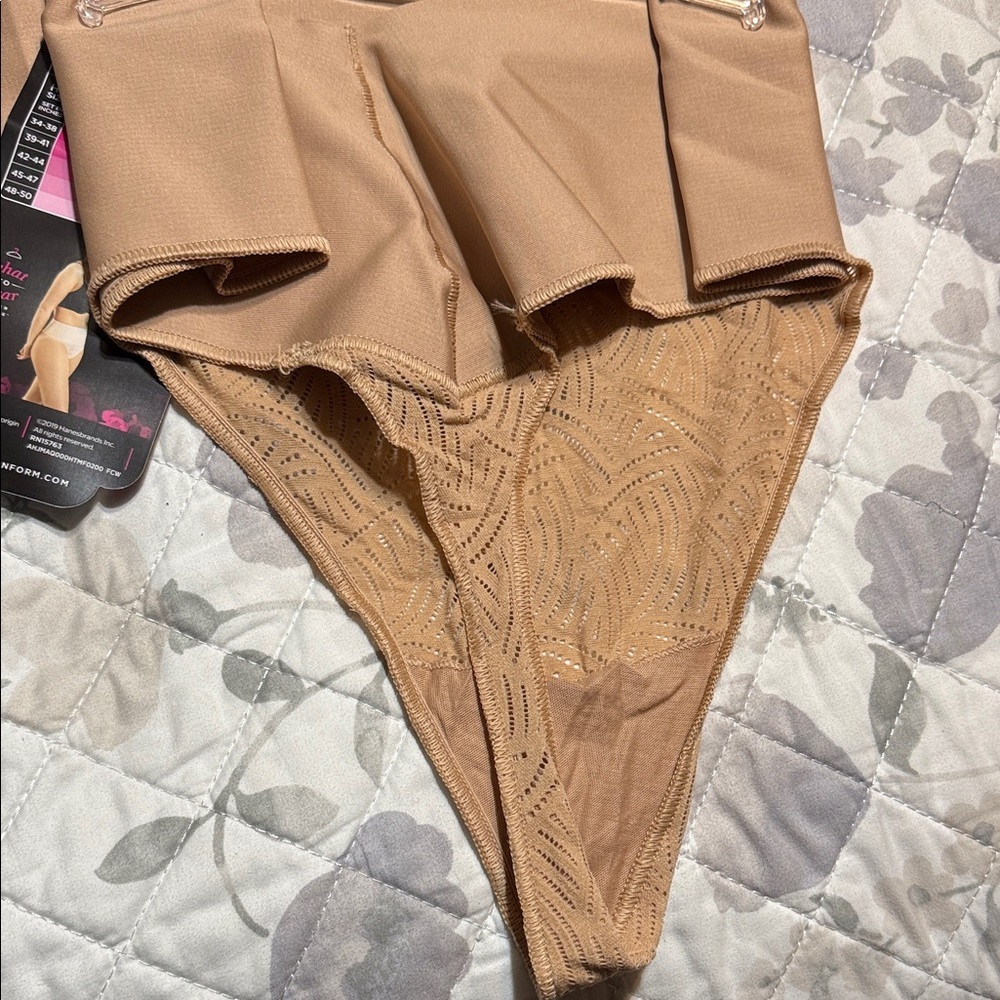 Maidenform Tan Shaping Panties with Lace Detail - Picture 4 of 6